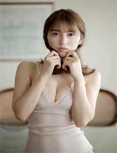 《扒开胸罩揉她的乳尖视频》